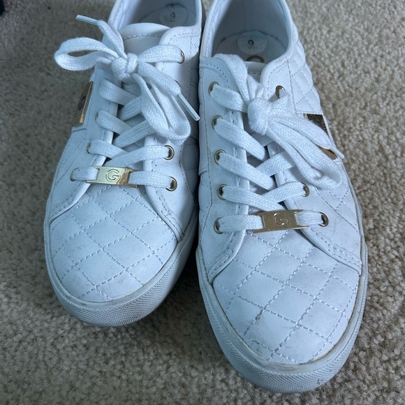 White shoes - Picture 2 of 4